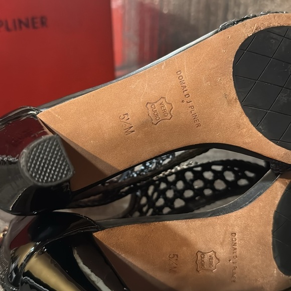 Donald J. Pliner Verona black leather sandals 6.5 - Picture 7 of 7